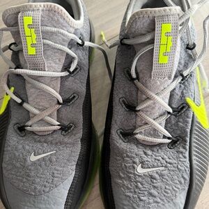 Lebron TR1 Mens size 7.5